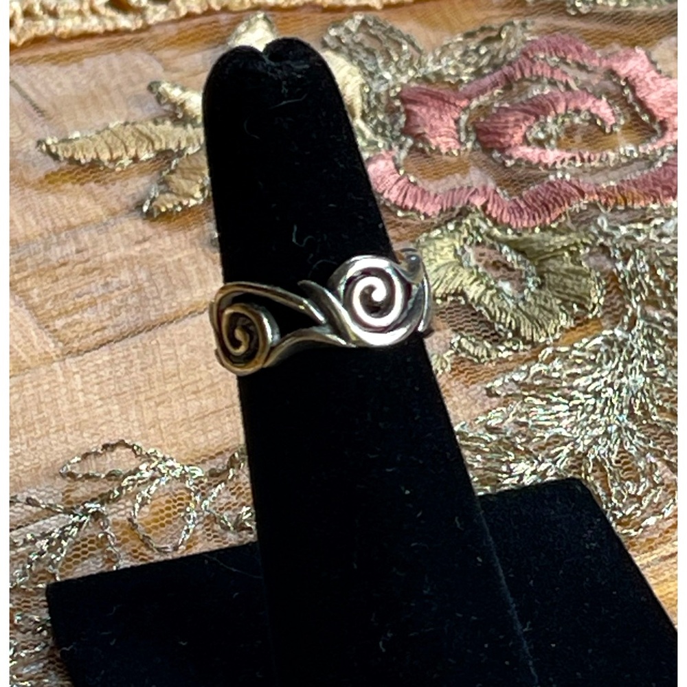 Sterling silver rose & thorn band ring